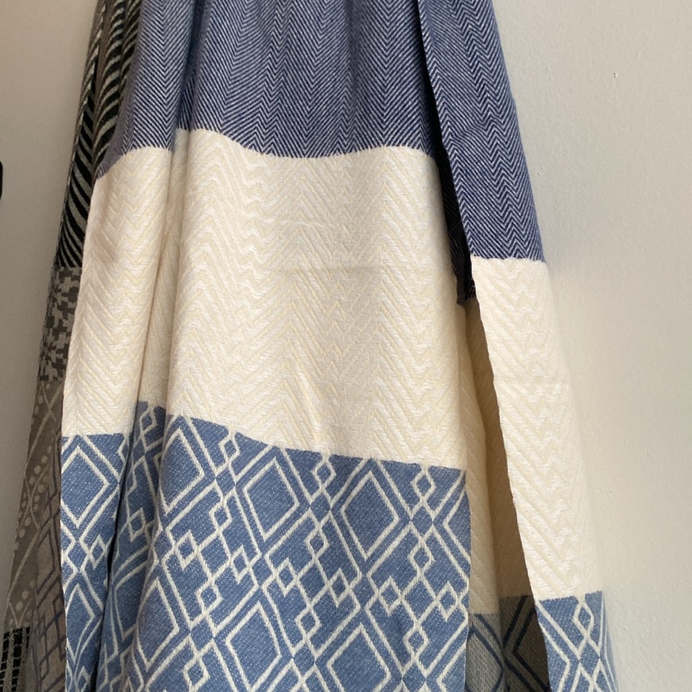 Scarves bundle - Picture 4 of 6